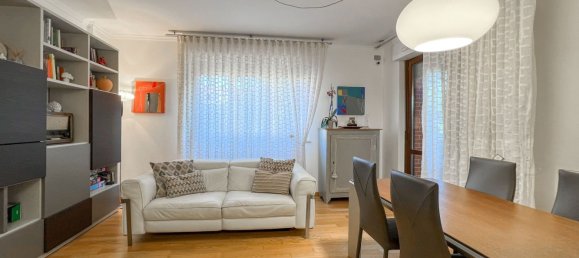 3 rooms Apartment in Rome, Italy No. 33580 3