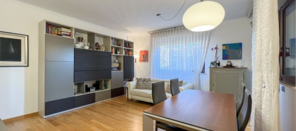 3 rooms Apartment in Rome, Italy No. 33580 2