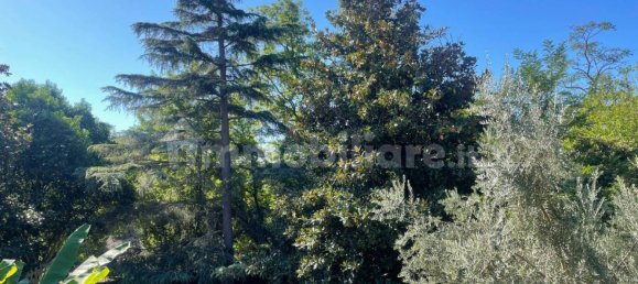 4 bedrooms Apartment in Rome, Italy No. 11931 6