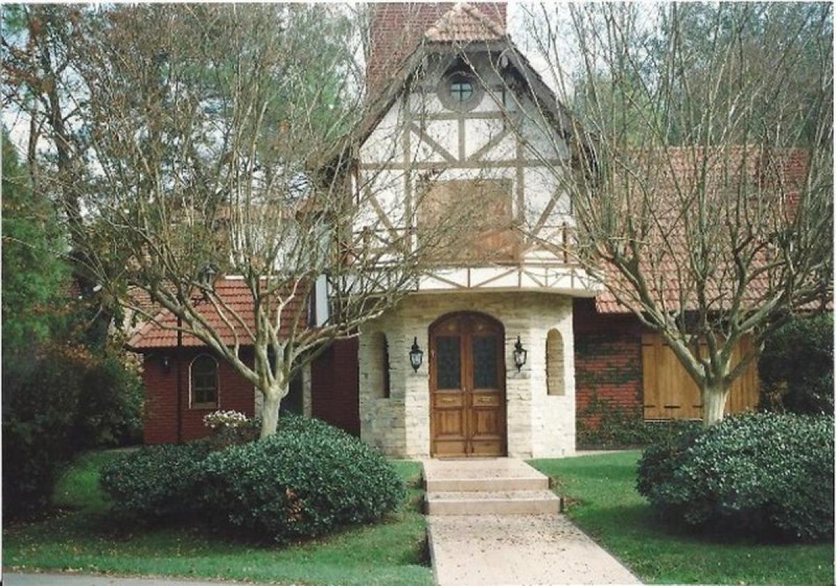 4 bedrooms House in Presidente Peron, Argentina No. 99778