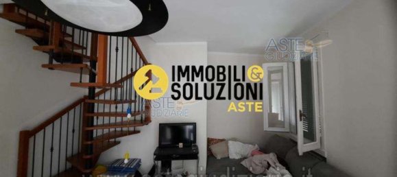 4-salle Appartement à Lavena Ponte Tresa, Italy No. 1670 13