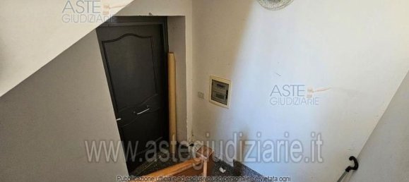 8 rooms Apartment in Rome, Italy No. 222803 6