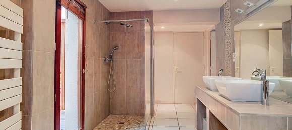 Casa de 3 dormitorios en Pont-du-Chateau, France No. 259392 5