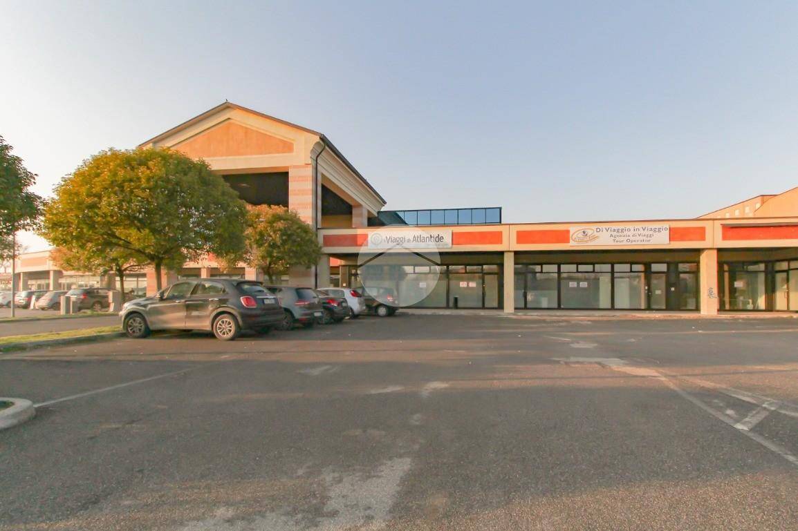 3 rooms Commercial property in Montirone, Italy No. 72860