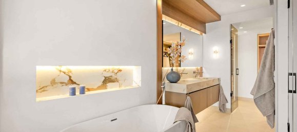 4 bedrooms Apartment in Estepona, Spain No. 166793 2