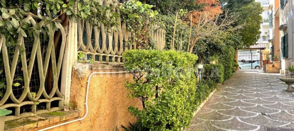 3 bedrooms Apartment in Rome, Italy No. 48587 37