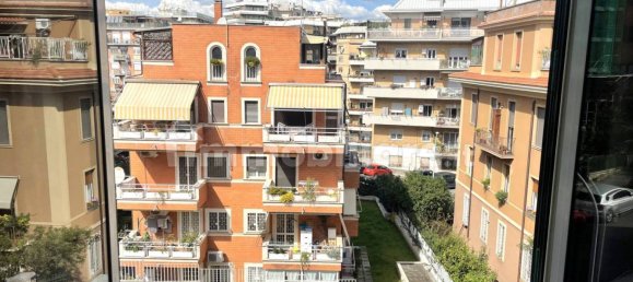 3 bedrooms Apartment in Rome, Italy No. 48587 25