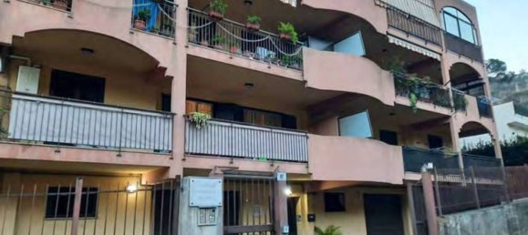 Квартира с 3 комнатами в Мессина, Италия № 47846 2