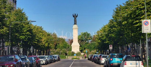3-Zimmer Gewerbliche Immobilie in Milan, Italy, Nr. 311309 6