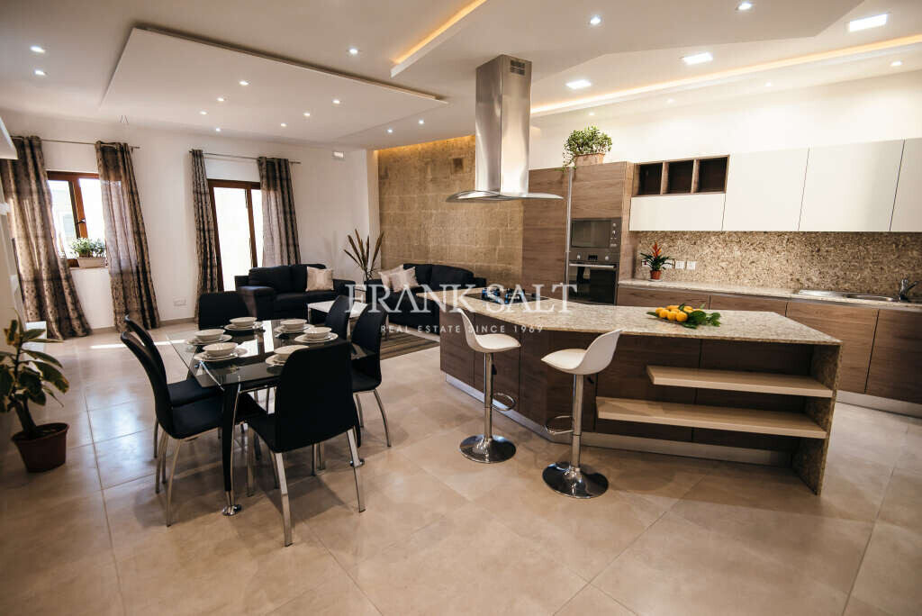4 bedrooms Maisonette in Zebbug, Malta No. 4067