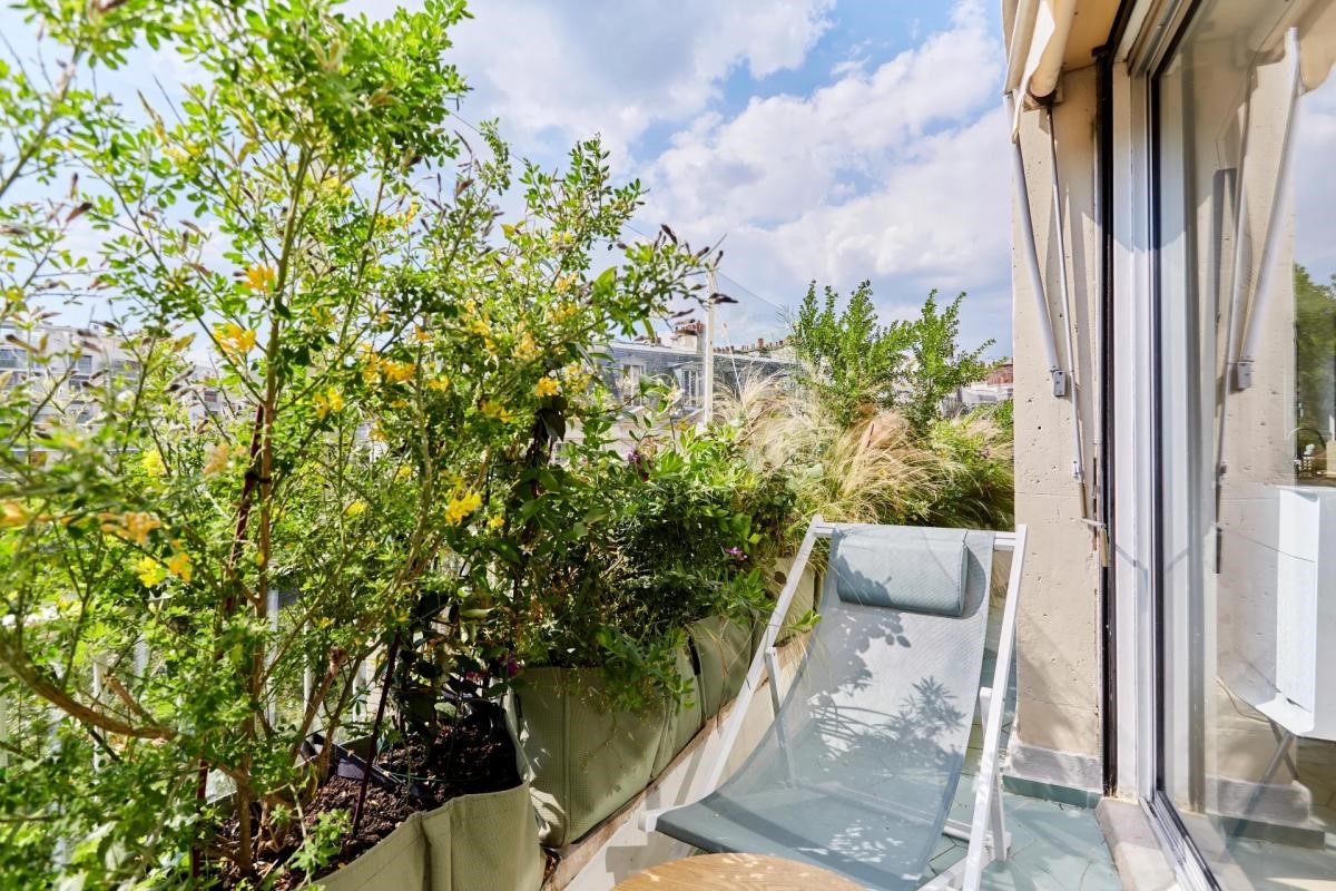 4 bedrooms Apartment in Paris, France No. 347302