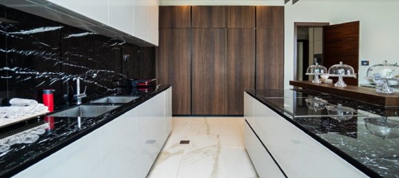 7 bedrooms Villa in Emirates Hills, UAE No. 12213 24