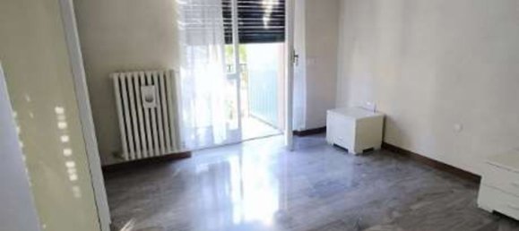 3 rooms Apartment in Lecco, Italy No. 258025 3