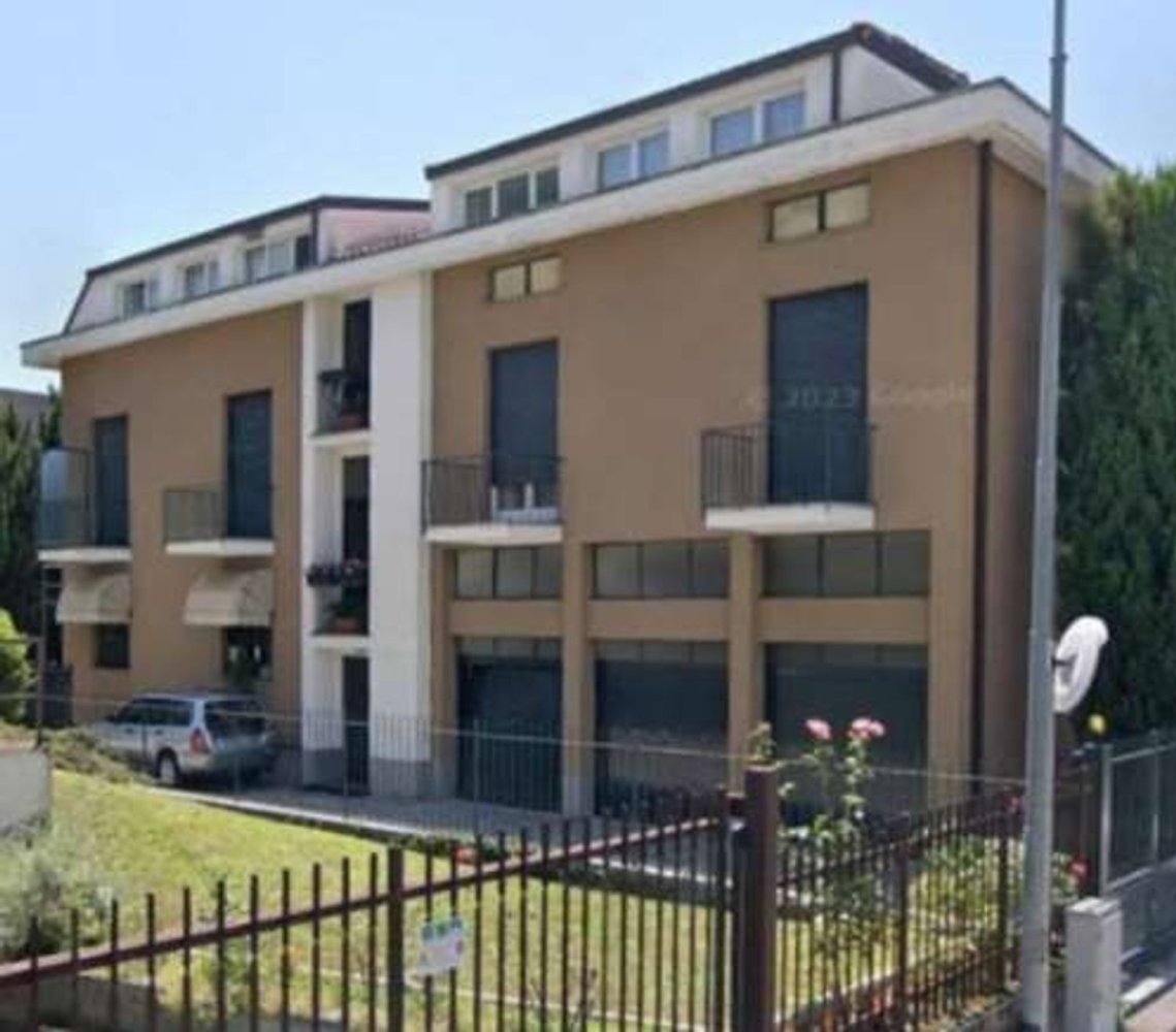 3 rooms Apartment in Lecco, Italy No. 258025