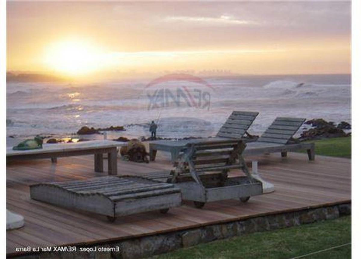 Casa de 6 dormitorios en Maldonado, Uruguay No. 8251