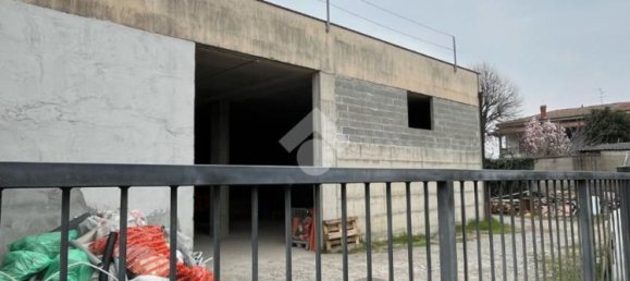 235m² Warehouse in Barbata, Italy No. 52484 4