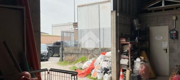 235m² Warehouse in Barbata, Italy No. 52484 2