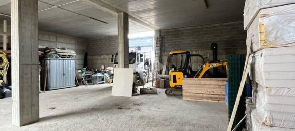 235m² Warehouse in Barbata, Italy No. 52484 10