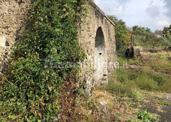 Terreno en Mascali, Italy 2360 m² No. 364435