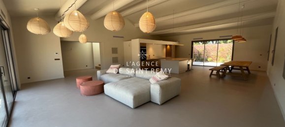 4 bedrooms Townhouse in Saint-Remy-de-Provence, France No. 348707 2
