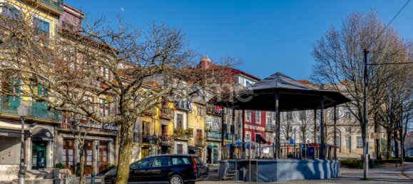 Hotel de 16 dormitorios en Porto, Portugal No. 320583 3