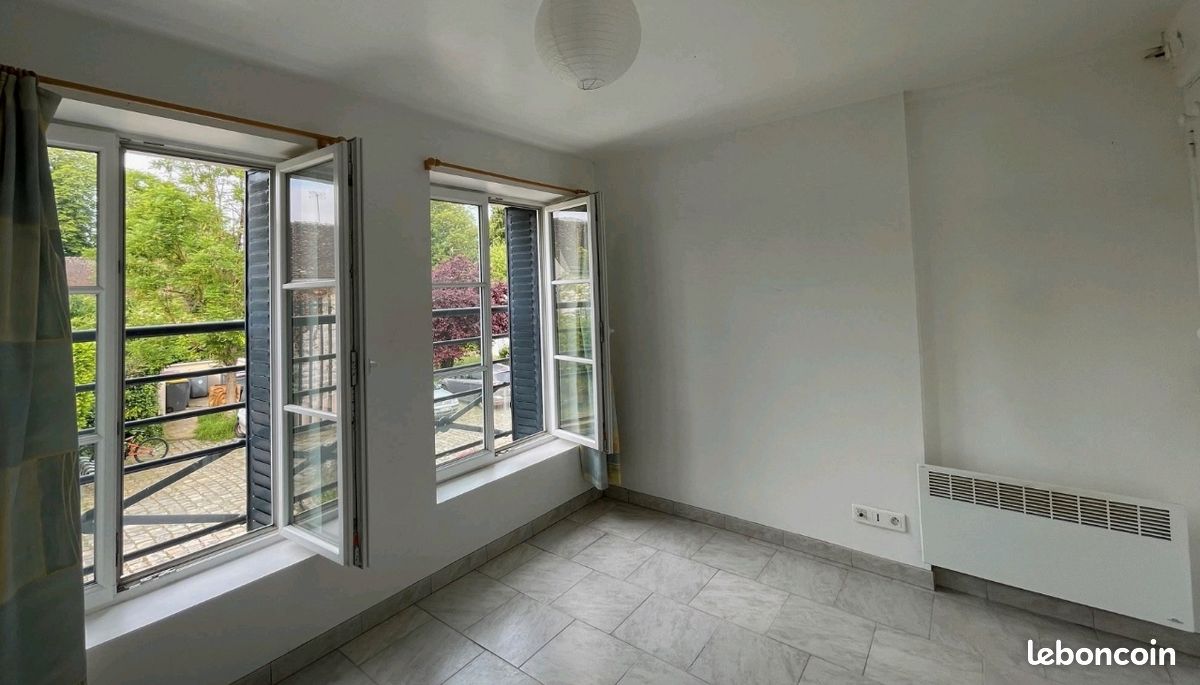 1 bedroom Apartment in Seine-et-Marne, France No. 316423