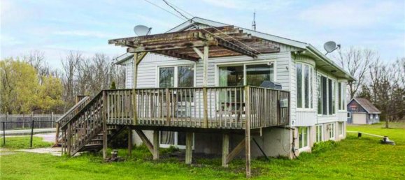 3 bedrooms House in Selkirk, Canada No. 119 2