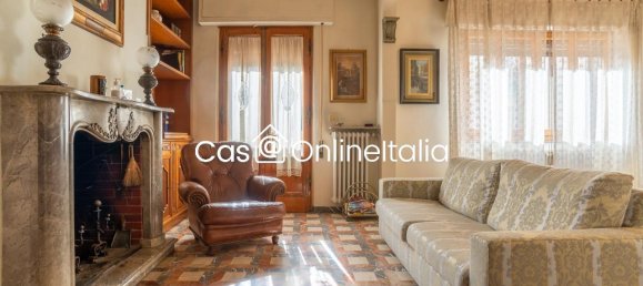 6-Zimmer Wohnung in Prato, Italy, Nr. 26726 2