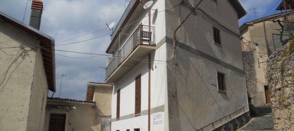 4 rooms Apartment in Capistrello, Italy No. 224509 2