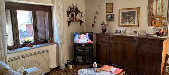 4-salle Appartement à Bisuschio, Italy No. 141221 2