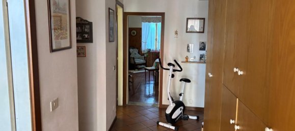 4-salle Appartement à Bisuschio, Italy No. 141221 9
