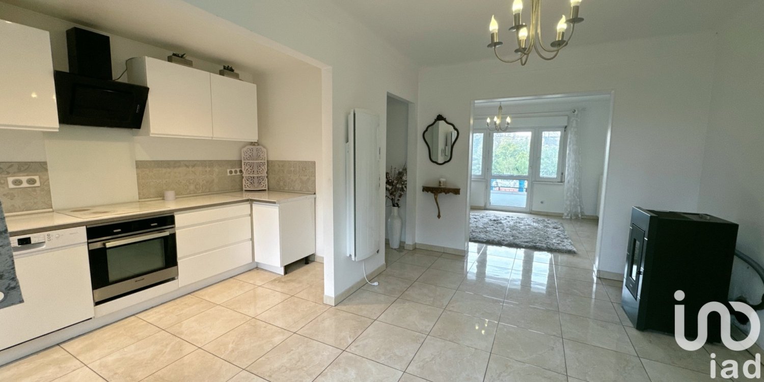 Casa de 4 dormitorios en Talange, France No. 266130