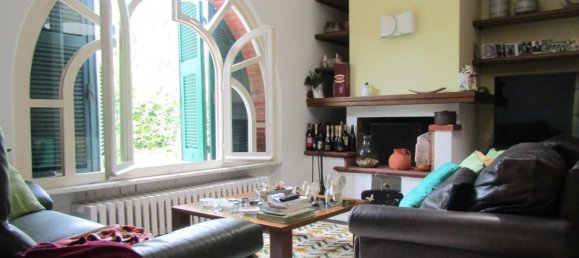 4 bedrooms Villa in Carrara, Italy No. 63385 3