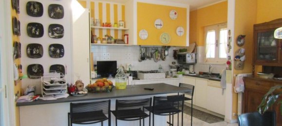 4 bedrooms Villa in Carrara, Italy No. 63385 19