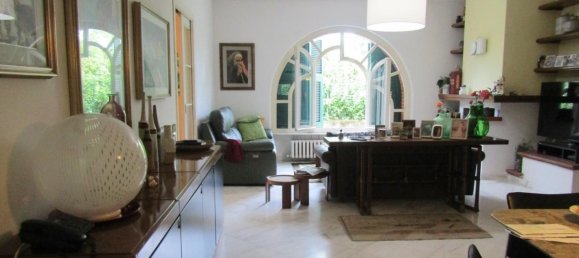 4 bedrooms Villa in Carrara, Italy No. 63385 7
