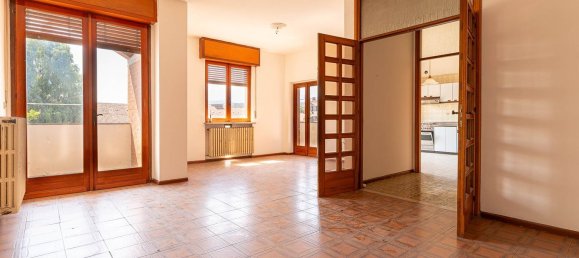 5 bedrooms Apartment in Ivrea, Italy No. 339625 11
