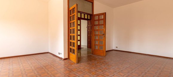5 bedrooms Apartment in Ivrea, Italy No. 339625 12