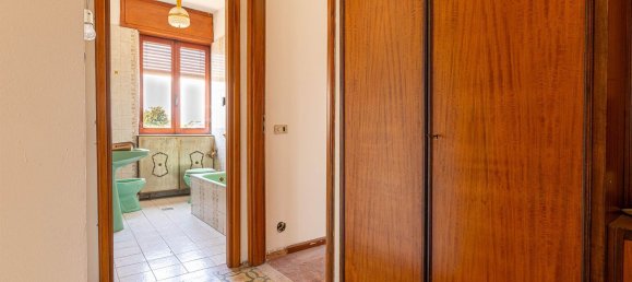 5 bedrooms Apartment in Ivrea, Italy No. 339625 14