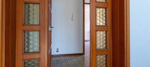 5 bedrooms Apartment in Ivrea, Italy No. 339625 2