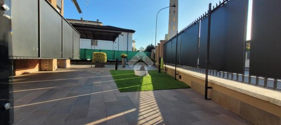 5 bedrooms Villa in Verona, Italy No. 107622 3