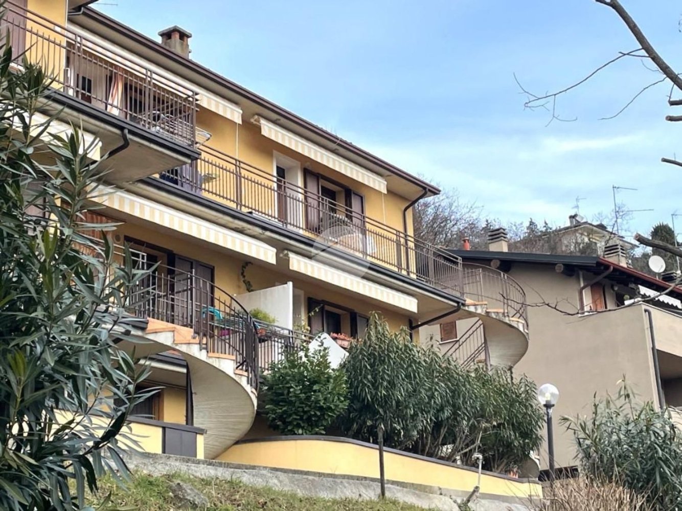 3 rooms Apartment in Soiano del Lago, Italy No. 122037