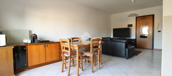 2 rooms Apartment in Udine, Italy No. 176064 3