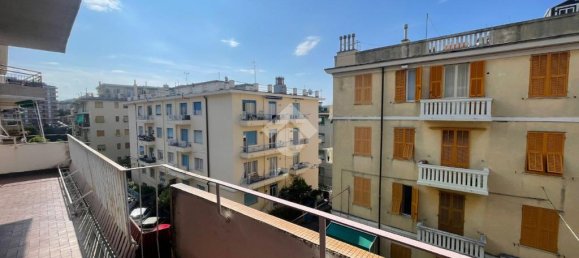 3 Schlafzimmer Wohnung in Genoa, Italy, Nr. 329446 9