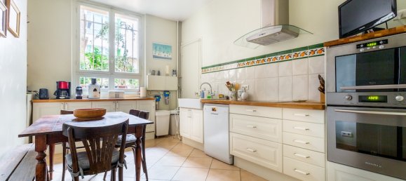 4 bedrooms Apartment in Paris, France No. 140120 9