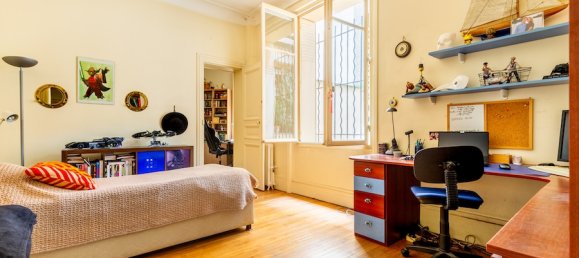4 bedrooms Apartment in Paris, France No. 140120 10