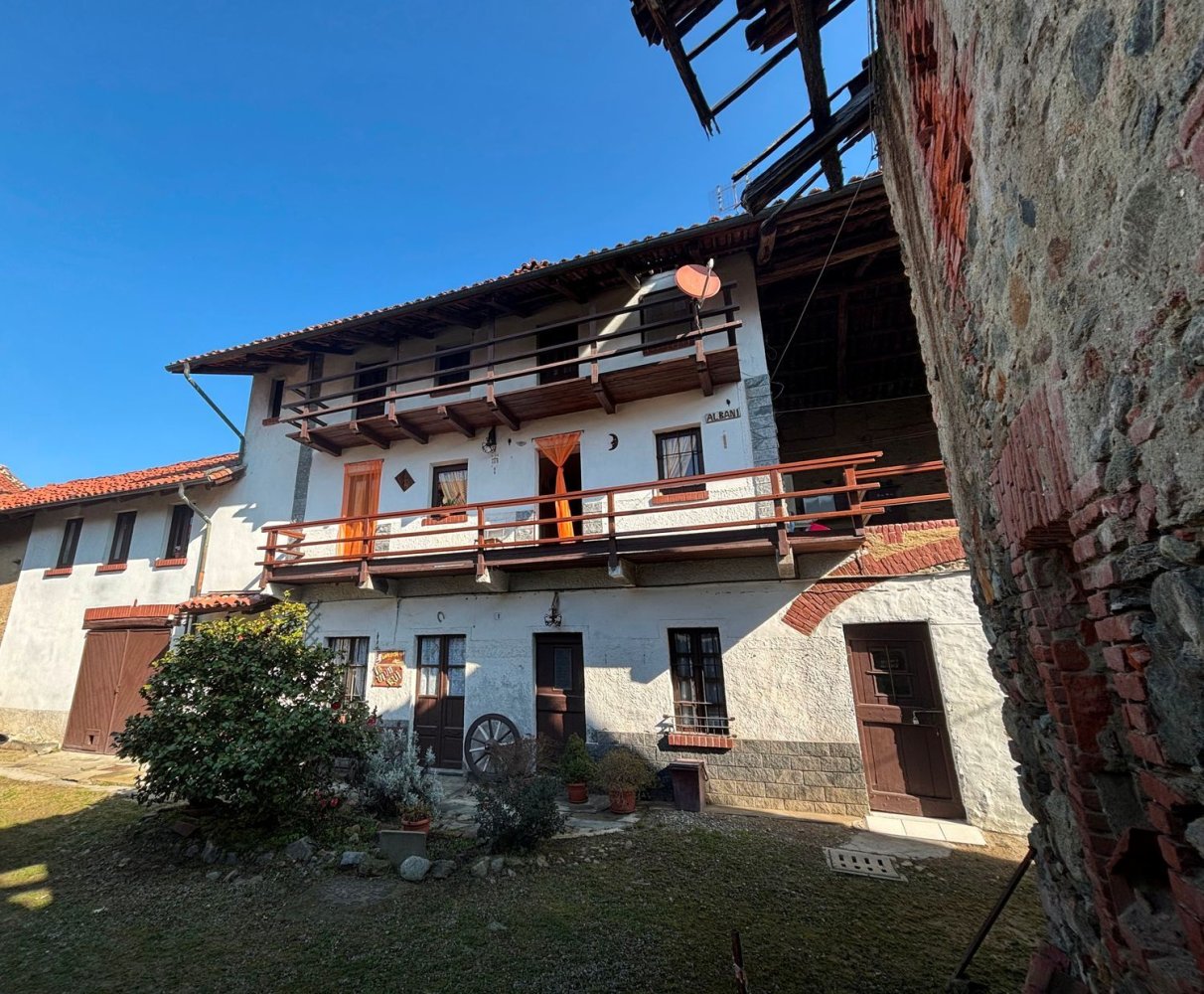 8 rooms Castles in Viverone, Italy No. 116696