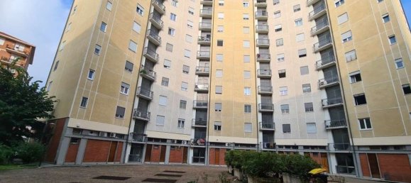 2 rooms Apartment in Turin, Italy No. 10108 5