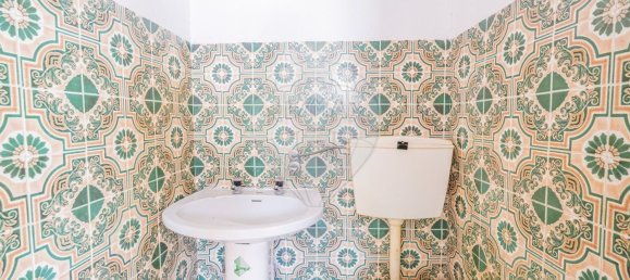 168m² Commercial property in Moita, Portugal No. 348638 4