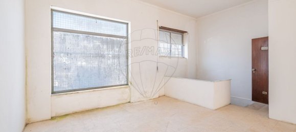 168m² Commercial property in Moita, Portugal No. 348638 21