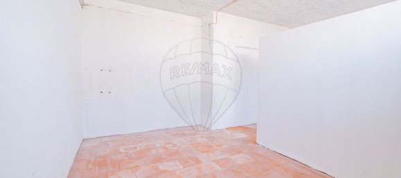 168m² Commercial property in Moita, Portugal No. 348638 2